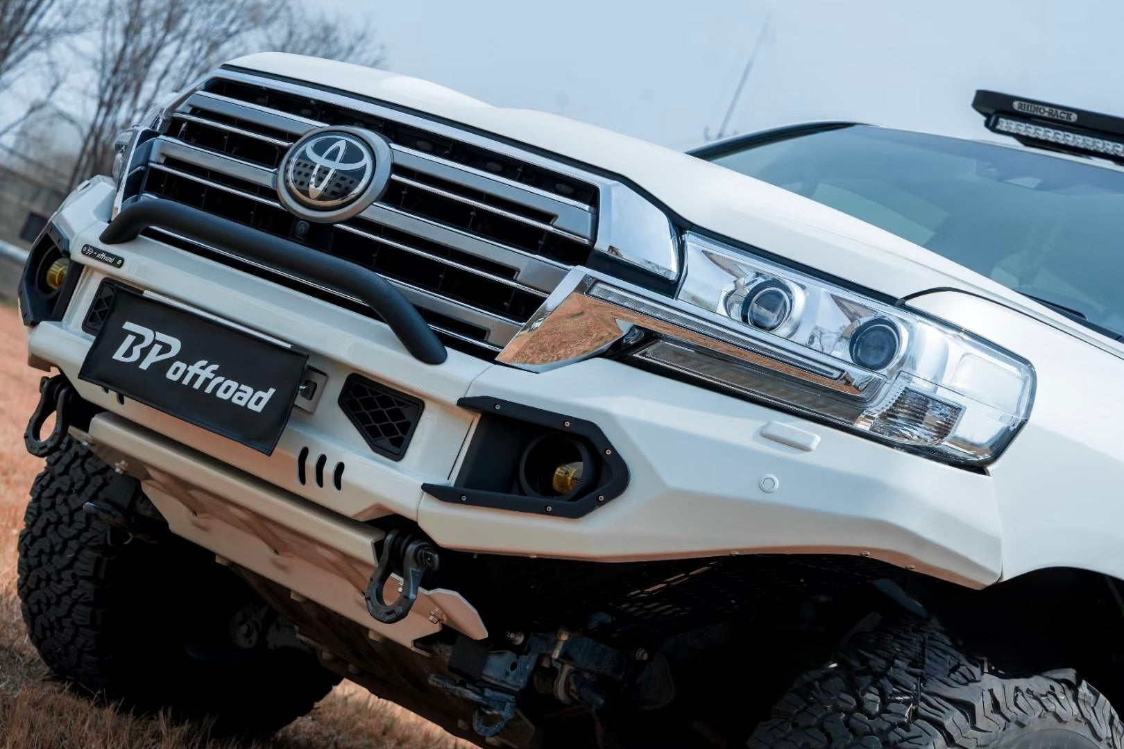 Close-up of a Toyota lc200 facelift with a white BP Offroad bumper in an outdoor setting