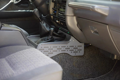 Side view of heavy-duty steel mount plate for Toyota Land Cruiser, showing thickness and powder coated finish with 4mm steel plate