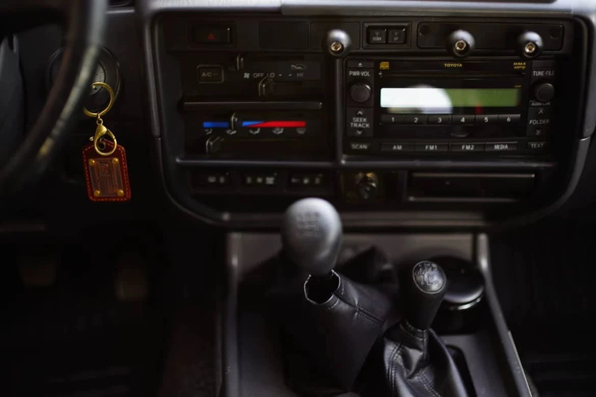 universal gadgets phone mount installed  on Land Cruiser 80 series interior factory dash