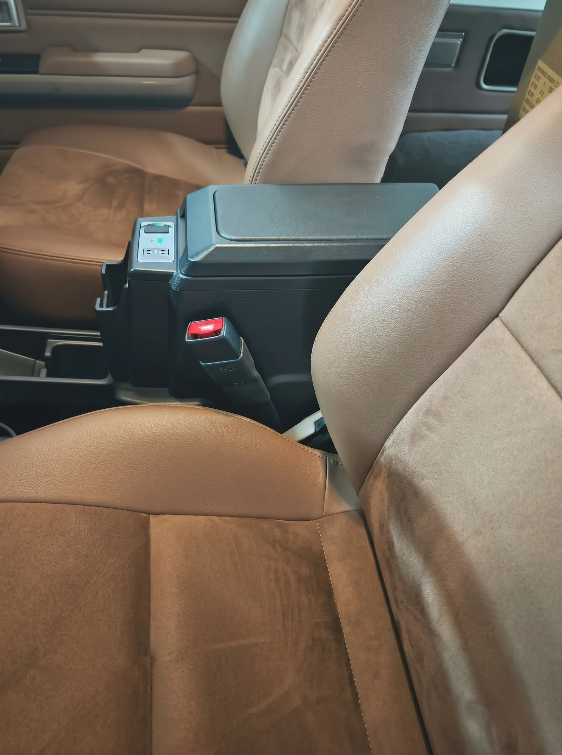 LC71 LC76 2024-2025 centre console fridge installed black side view between driver and passenger seat