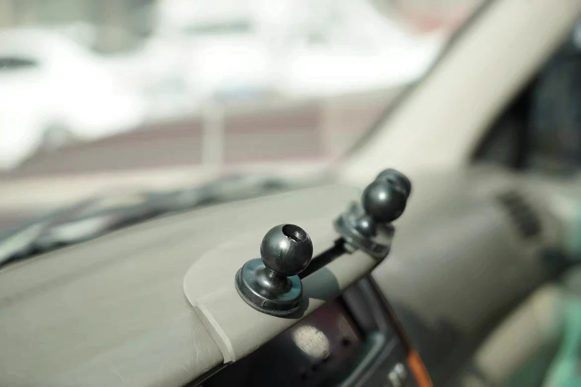 Ninja Cruiser dashboard expansion mount with three 1-inch ball joints for 2004-2007 Land Cruiser 100/Lexus LX470.