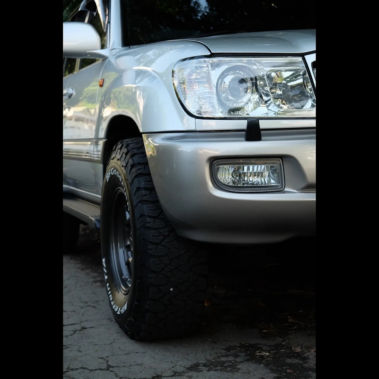 Ninja Cruiser Genuine Toyota LC100 front fog lamp set, clear glass, silver vehicle