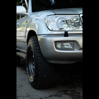 Ninja Cruiser Genuine Toyota LC100 front fog lamp set, clear glass, silver vehicle