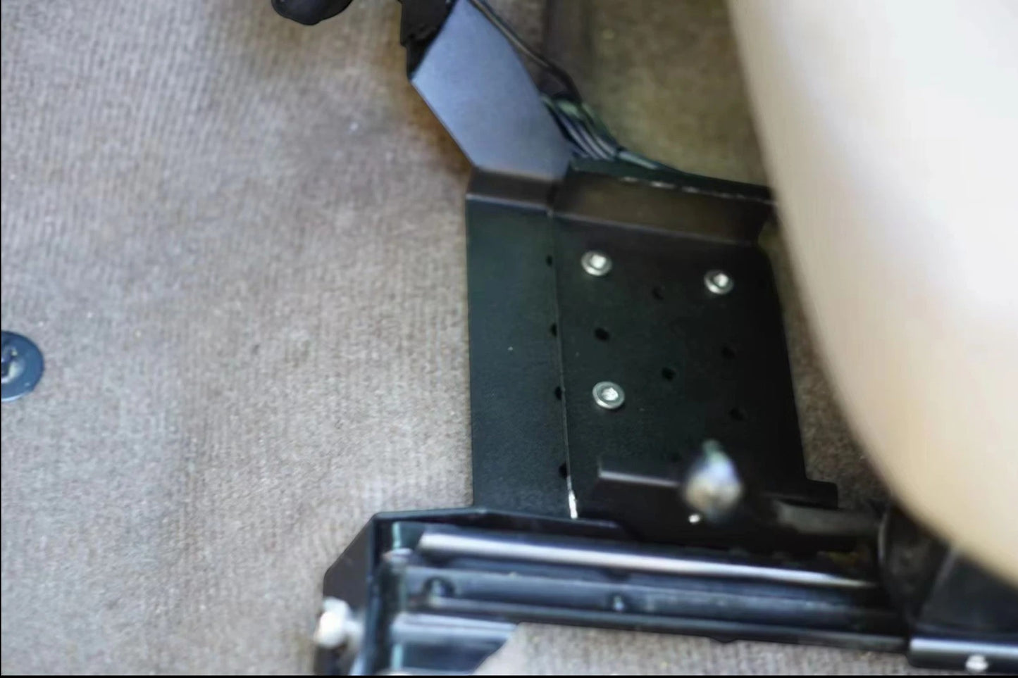 Ninja Cruiser LC70 LC76 LC78 LC79 under-seat radio mount bracket for Land Cruiser 70 Series, black steel