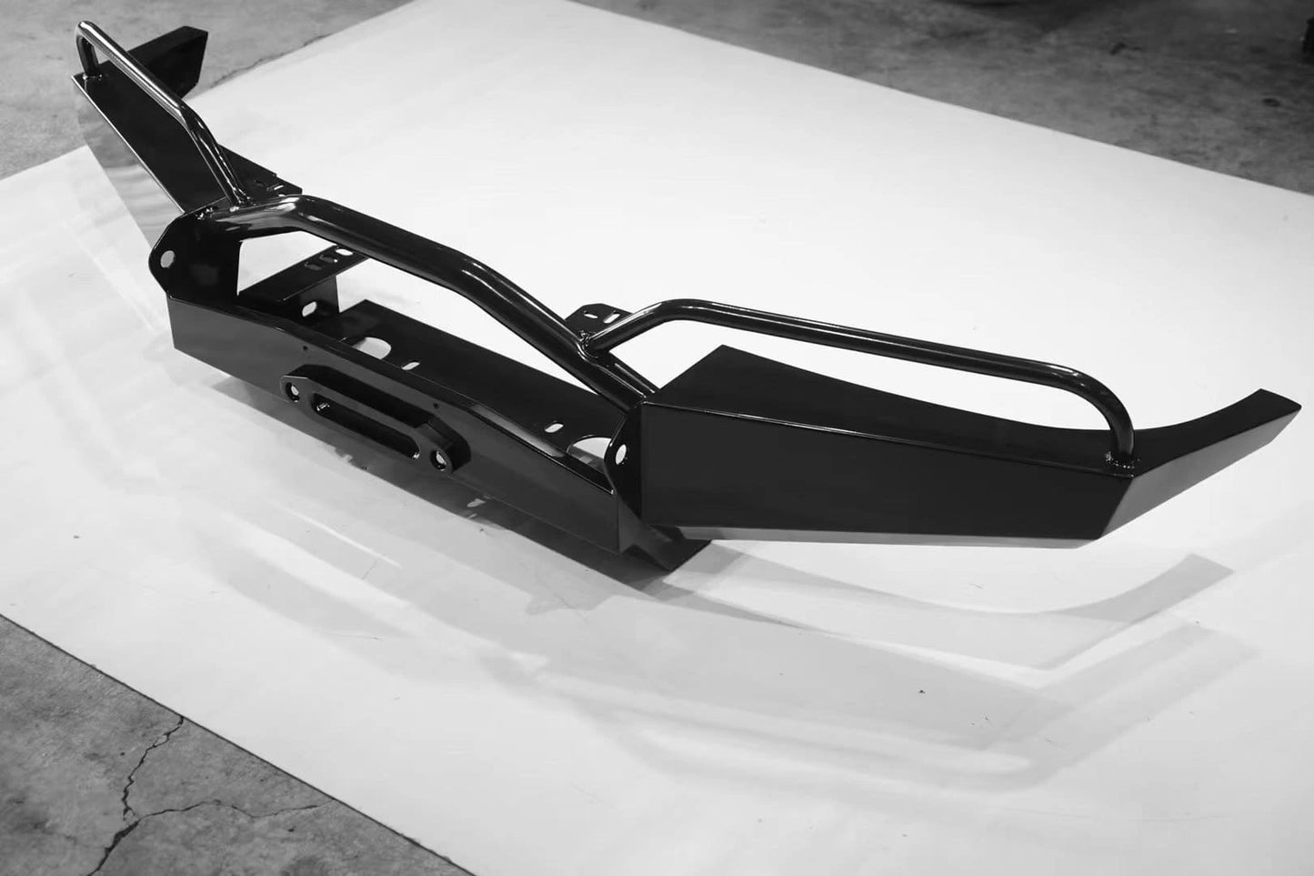 Heavy duty Slee-Shortbus style front bumper for Toyota Land Cruiser 80 Series and Lexus LX450, black powder coated, winch-ready design