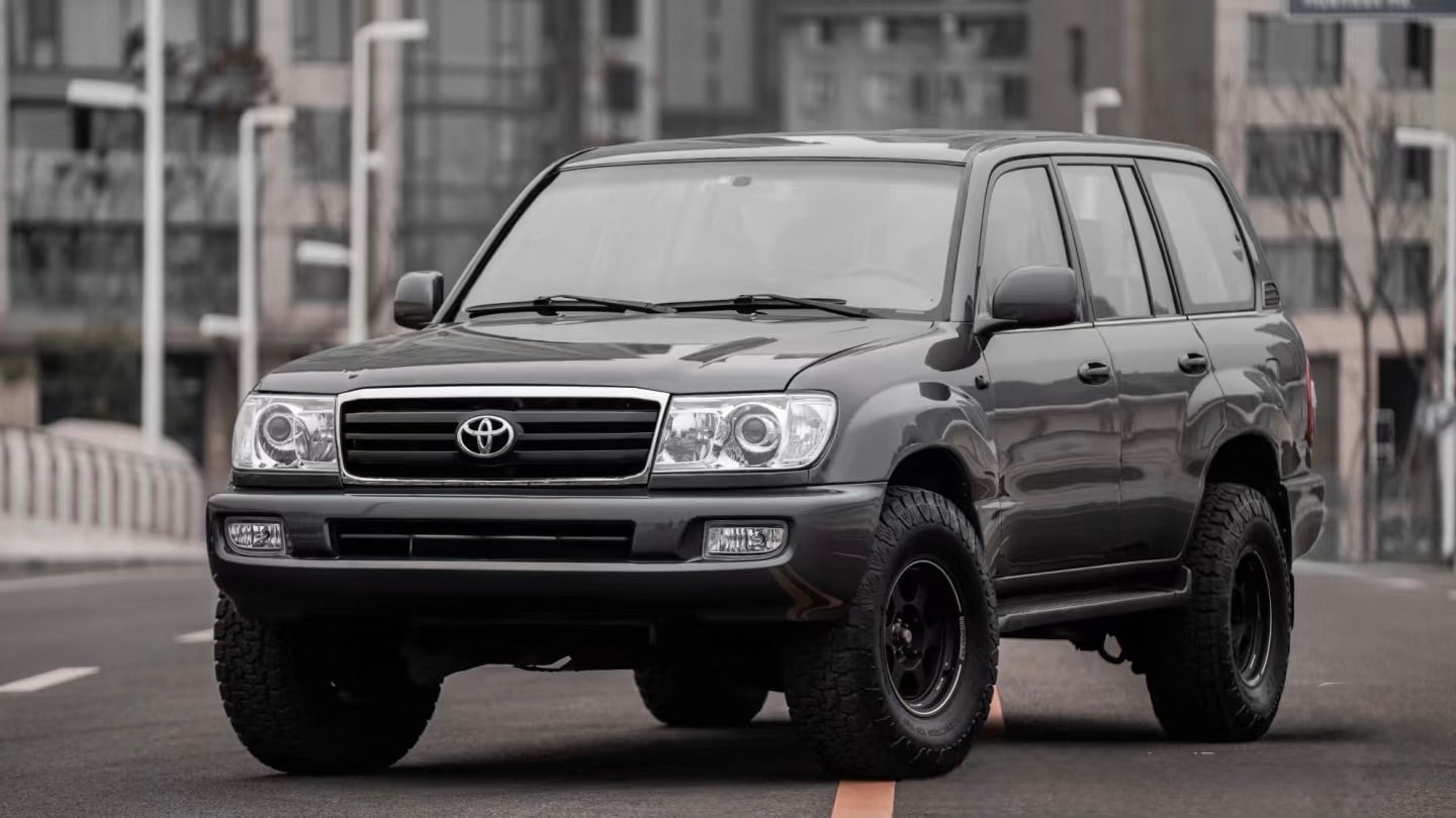 Toyota Land Cruiser 100 Series with upgraded LED projector headlights 6000K for superior night visibility and modern styling